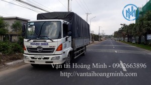 Xe tải chở hàng khu công nghiệp Sóng Thần 3