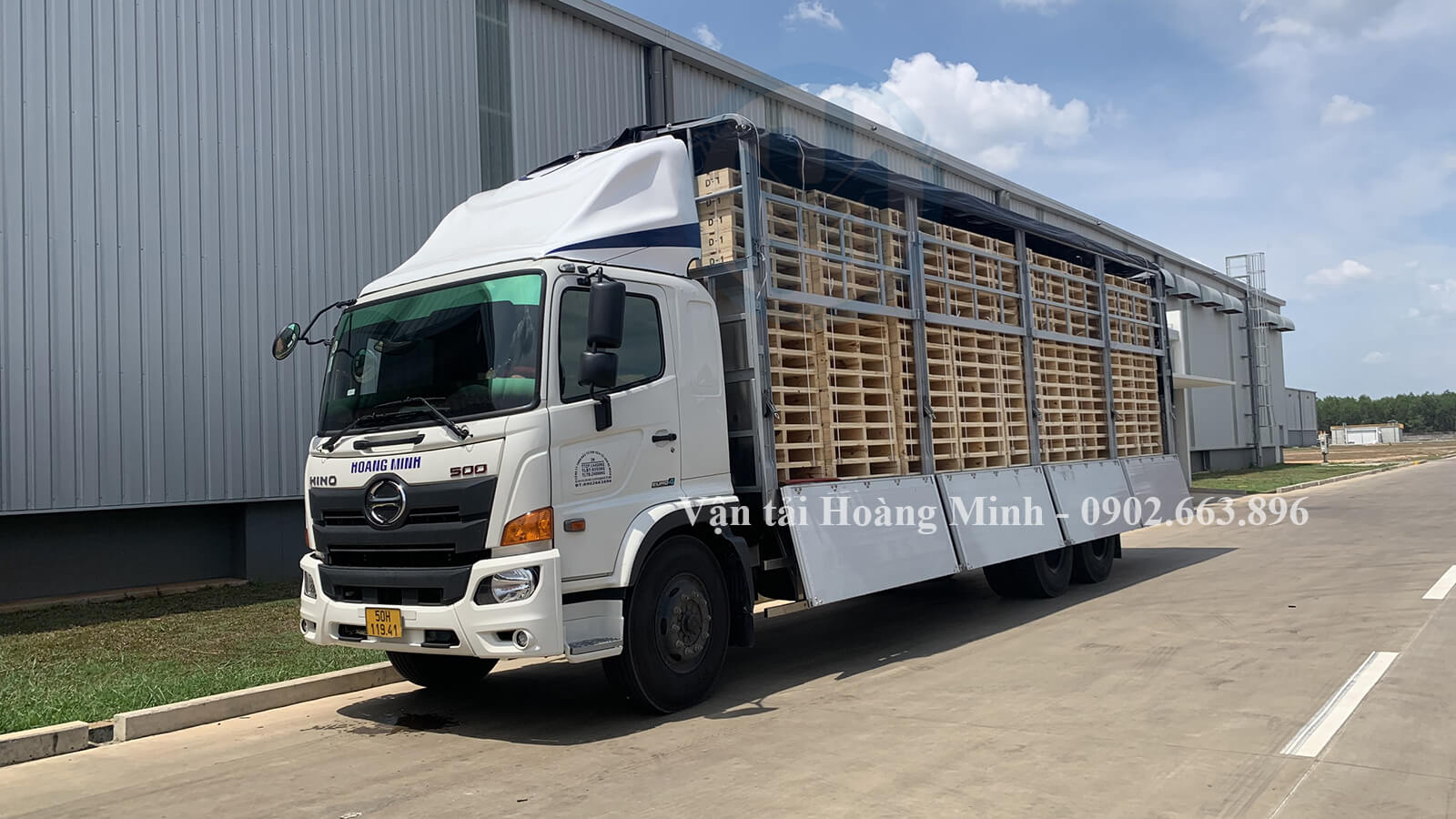 Hình ảnh xe tải 15 tấn chở hàng pallet cho khách hàng tại Tp Hồ Chí Minh về Cần Thơ