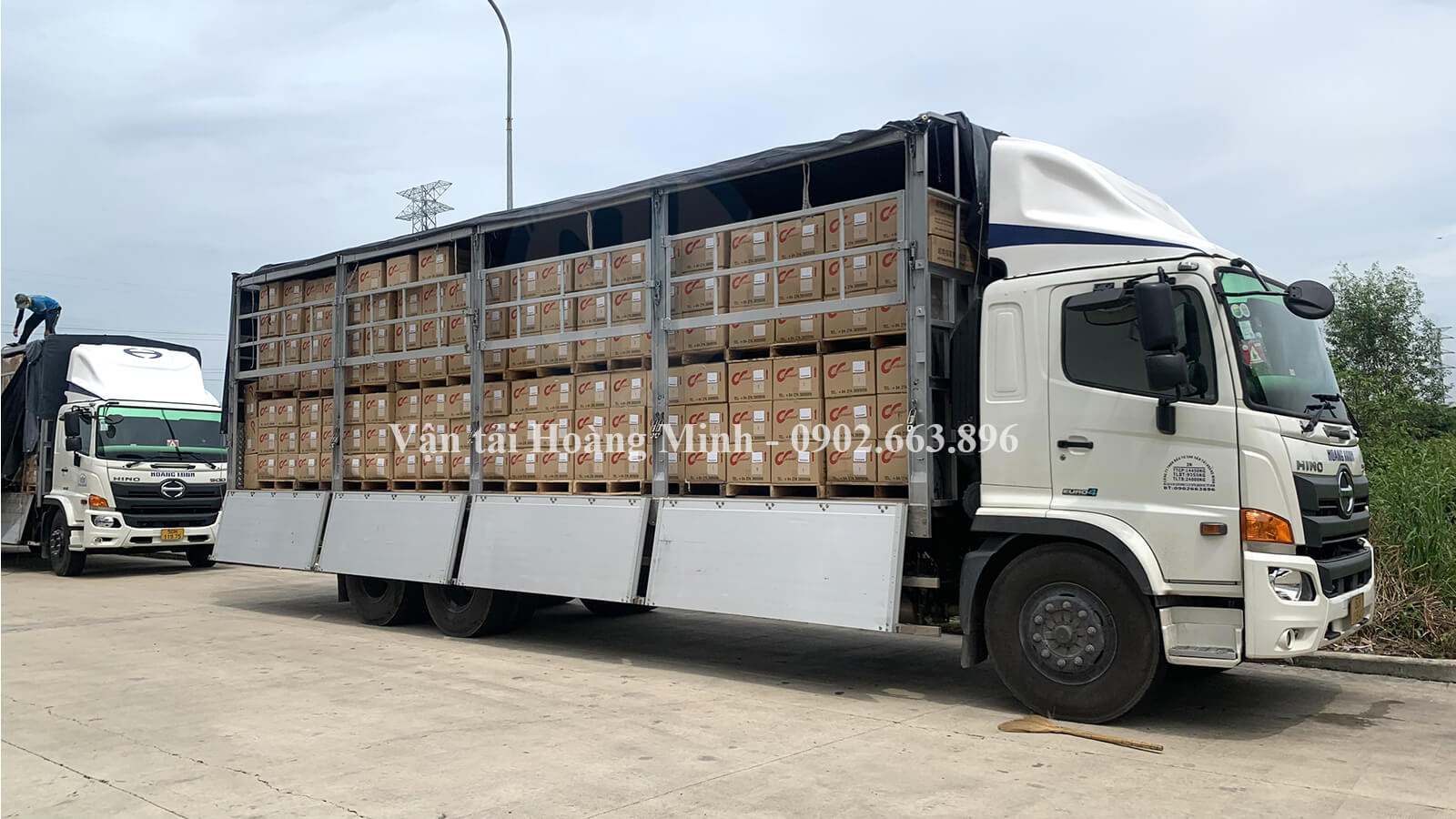 hình ảnh xe tải 15 tấn chở hàng sợi thành phẩm về giao tại kho khách hàng ở quận 11 sài gòn