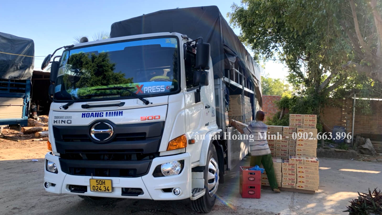 Hình ảnh xe tải Hoàng Minh chở hàng cho khách tại thủ Thừa.jpg