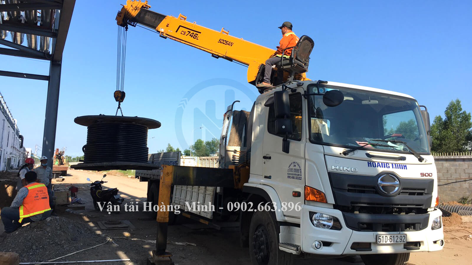 Nhận cẩu hàng tại các công trình, kho xưởng Cái Bè.jpg