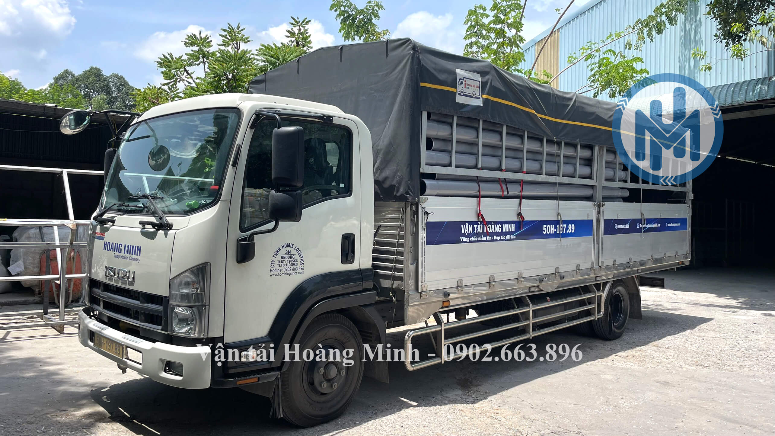 Xe tải chở hàng ống nước Xe tải chở hàng ống nước