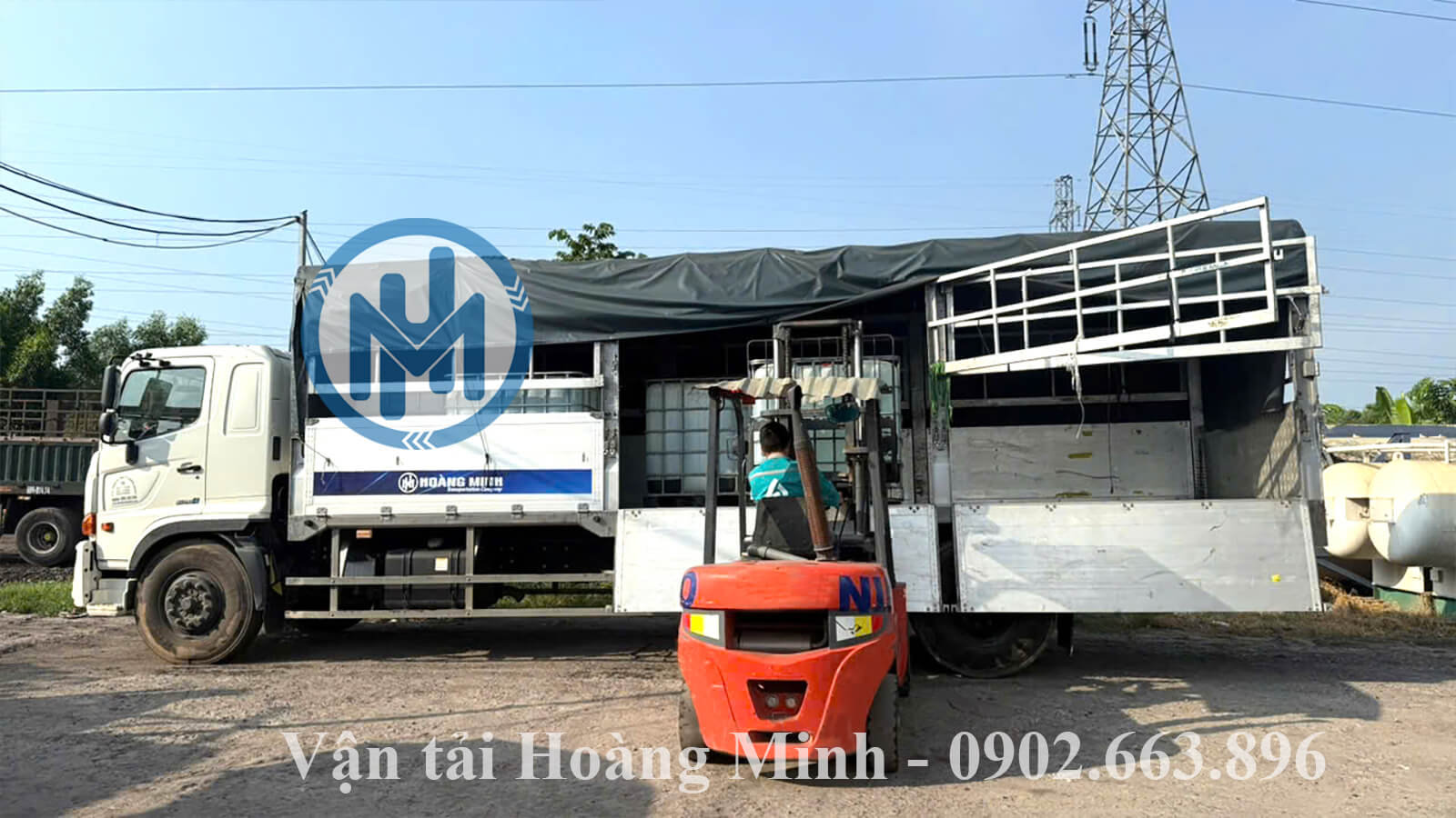 Cho thuê xe nâng hạ hàng tank cho khách hàng