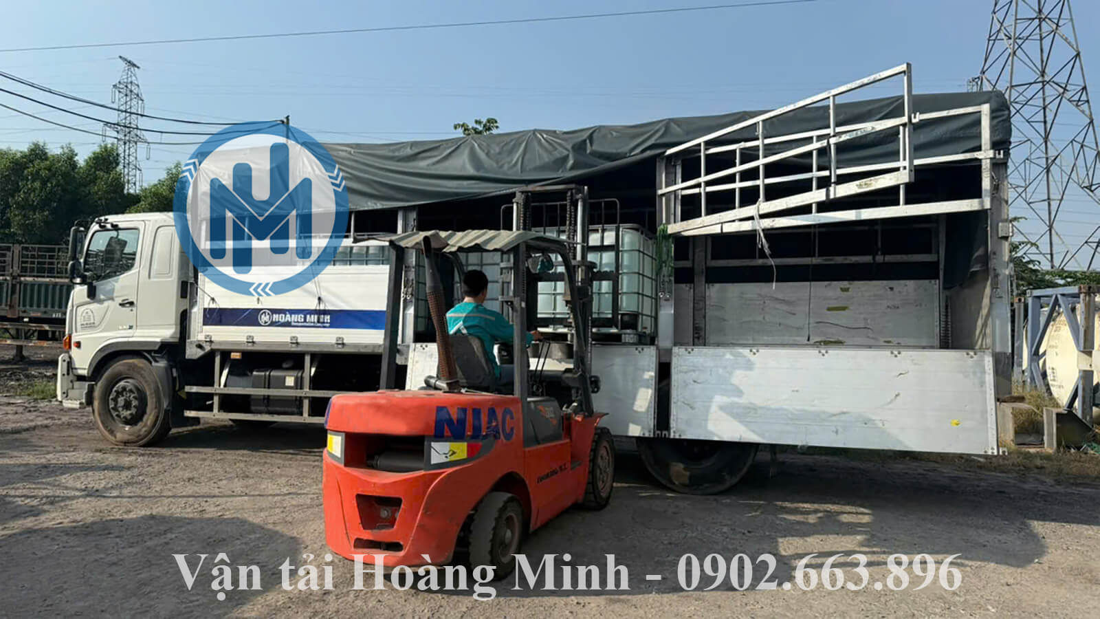 Xe nâng Hoàng Minh phục vụ khách hàng tại Cần Thơ