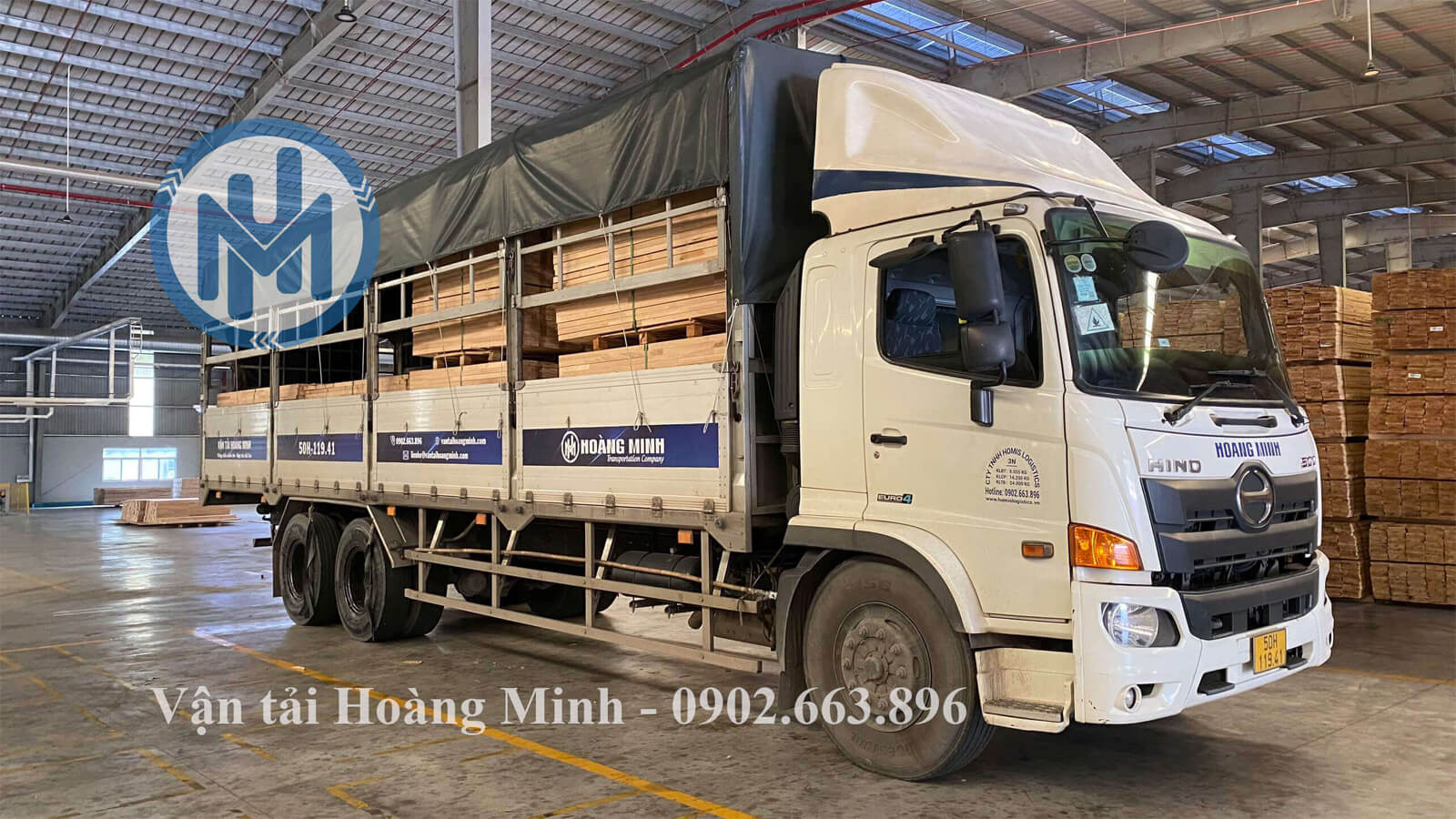 Xe tải chở hàng gỗ ván ép tại kcn Trảng Bàng Xe tải chở hàng gỗ ván ép tại kcn Trảng Bàng