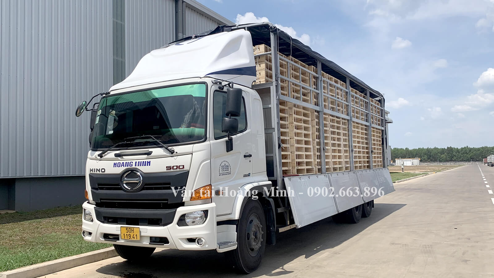 Xe tải chở hàng pallet tại khu công nghiệp Gia Bình Xe tải chở hàng pallet tại khu công nghiệp Gia Bình
