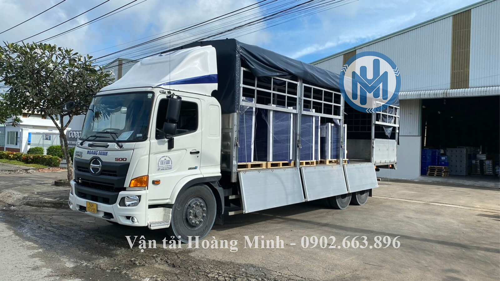 Cho thuê xe tải chở hàng nhựa gia dụng Cho thuê xe tải chở hàng nhựa gia dụng