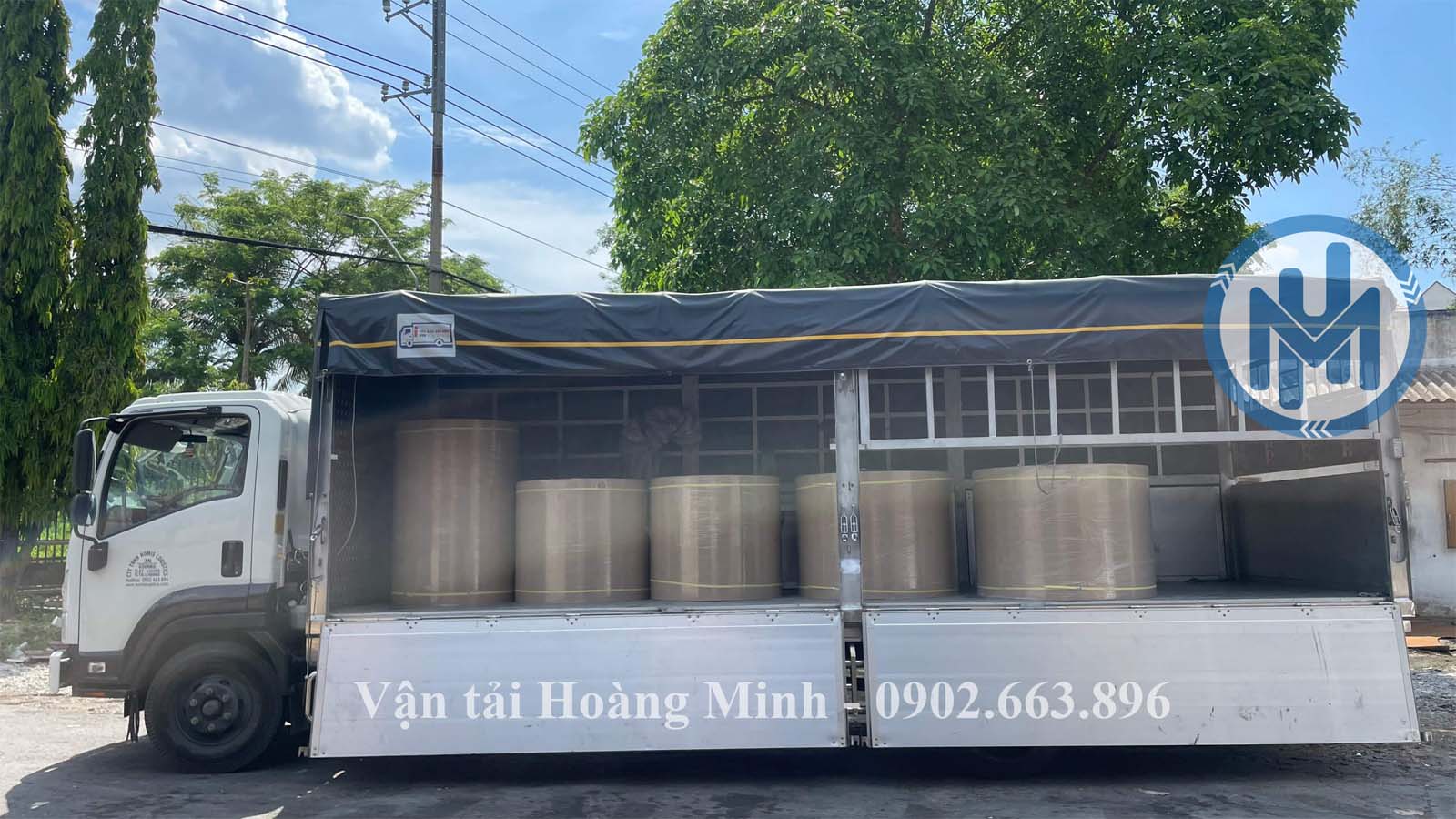 Vận chuyển hàng giấy cuộn giá tốt