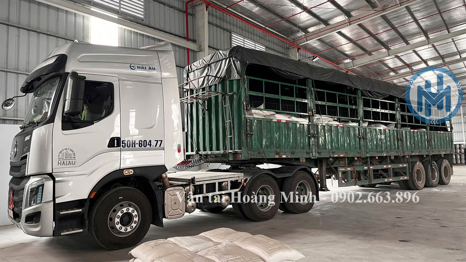 Xe container chở hàng thực phẩm dạng bột Xe container chở hàng thực phẩm dạng bột