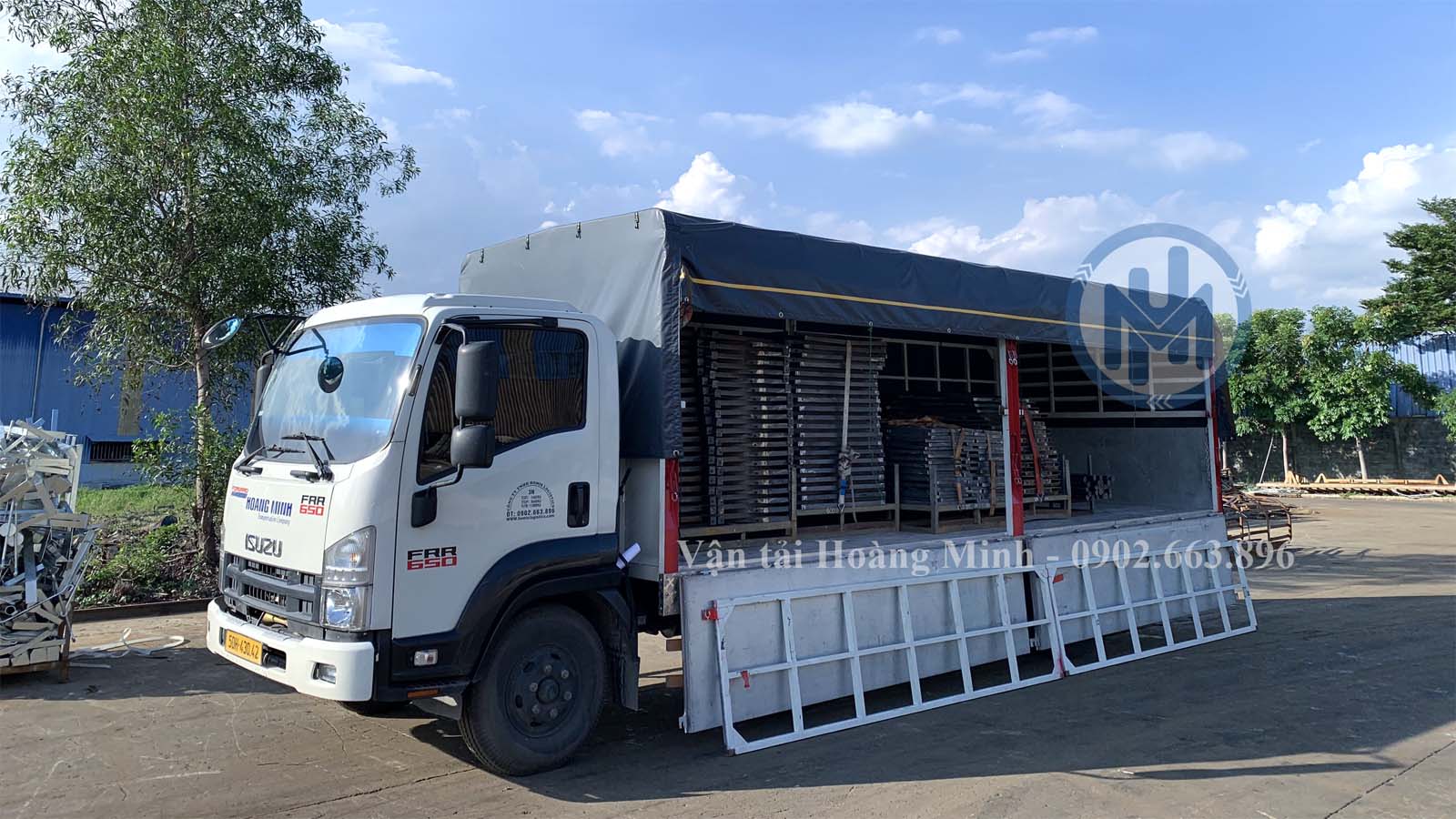 Xe tải chở hàng sắt thép giá tốt