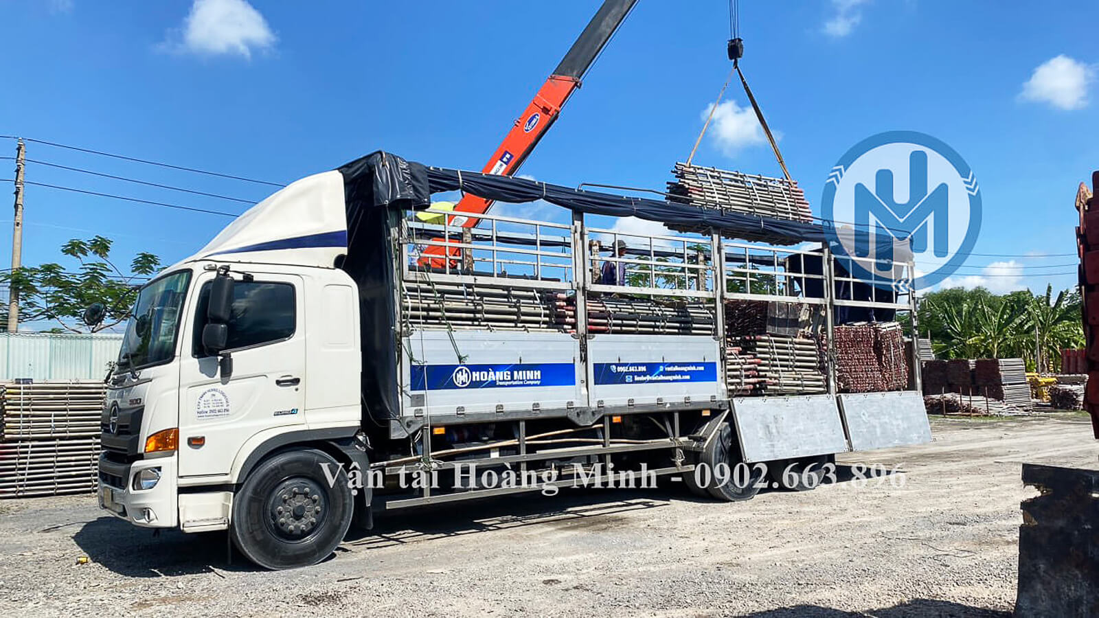Xe tải 15 tấn chở hàng sắt thép xây dựng