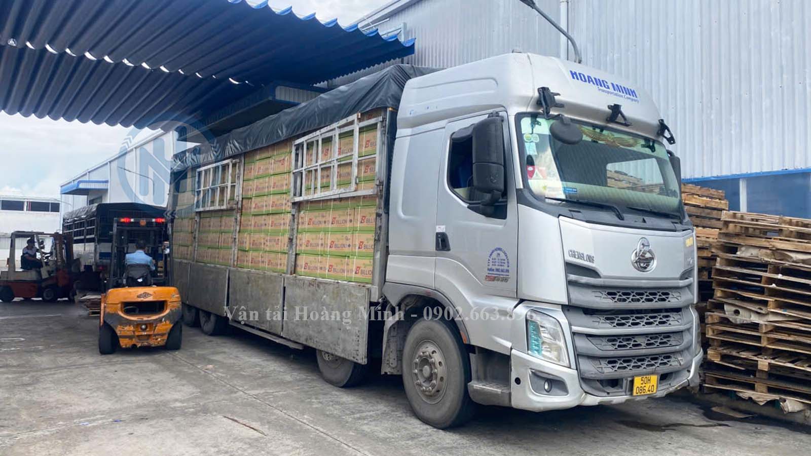 Xe tải 18 tấn chở hàng thực phẩm