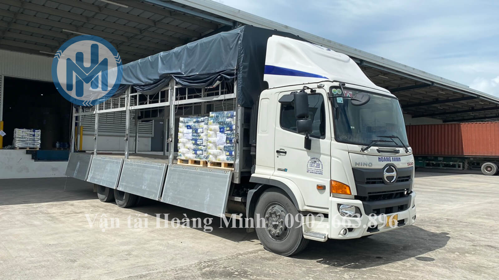 Xe tải chở hàng hạt nhựa công nghiệp Xe tải chở hàng hạt nhựa công nghiệp