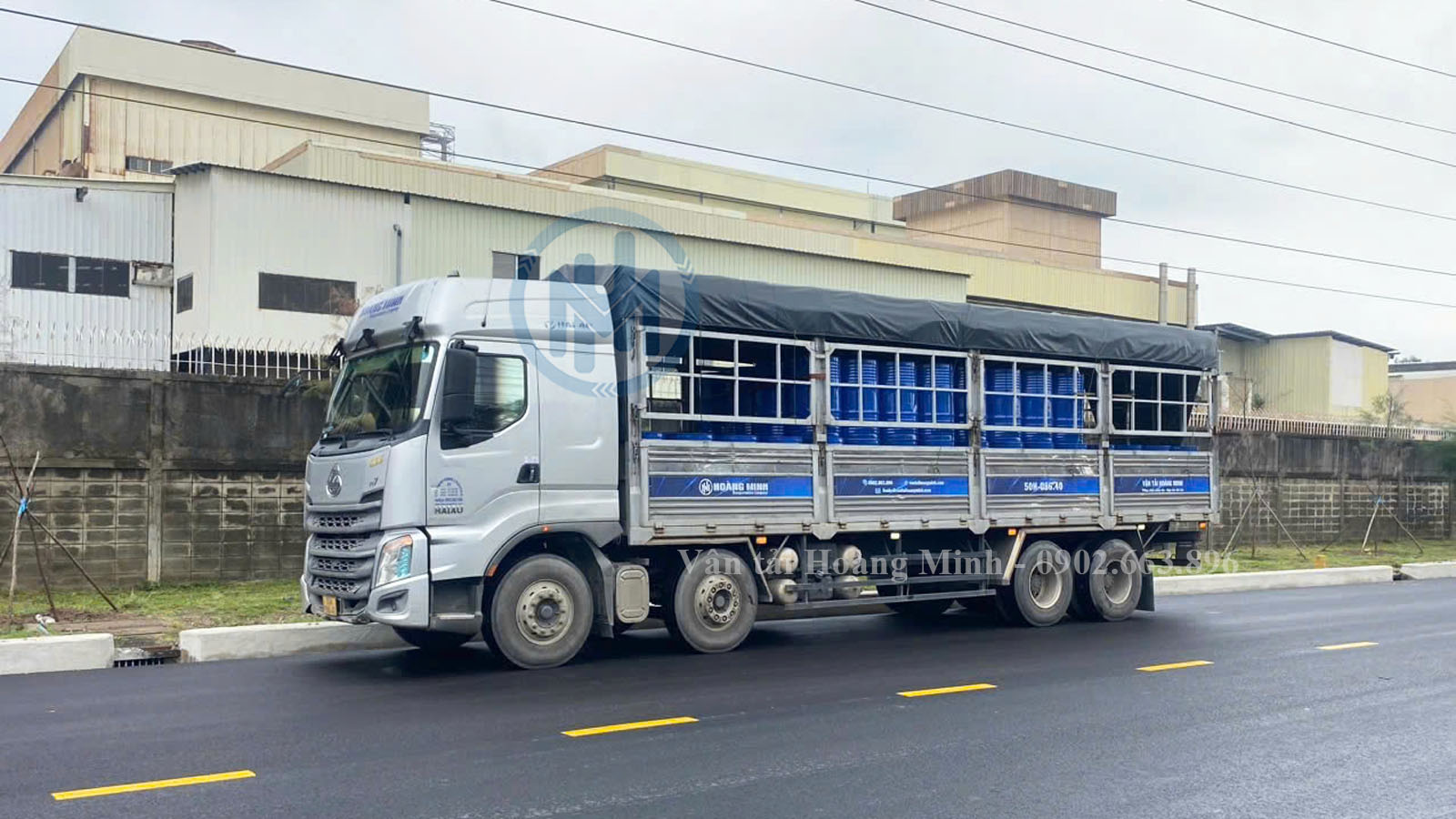 Xe 18 tấn vận chuyển hàng phuy hóa chất Xe 18 tấn vận chuyển hàng phuy hóa chất