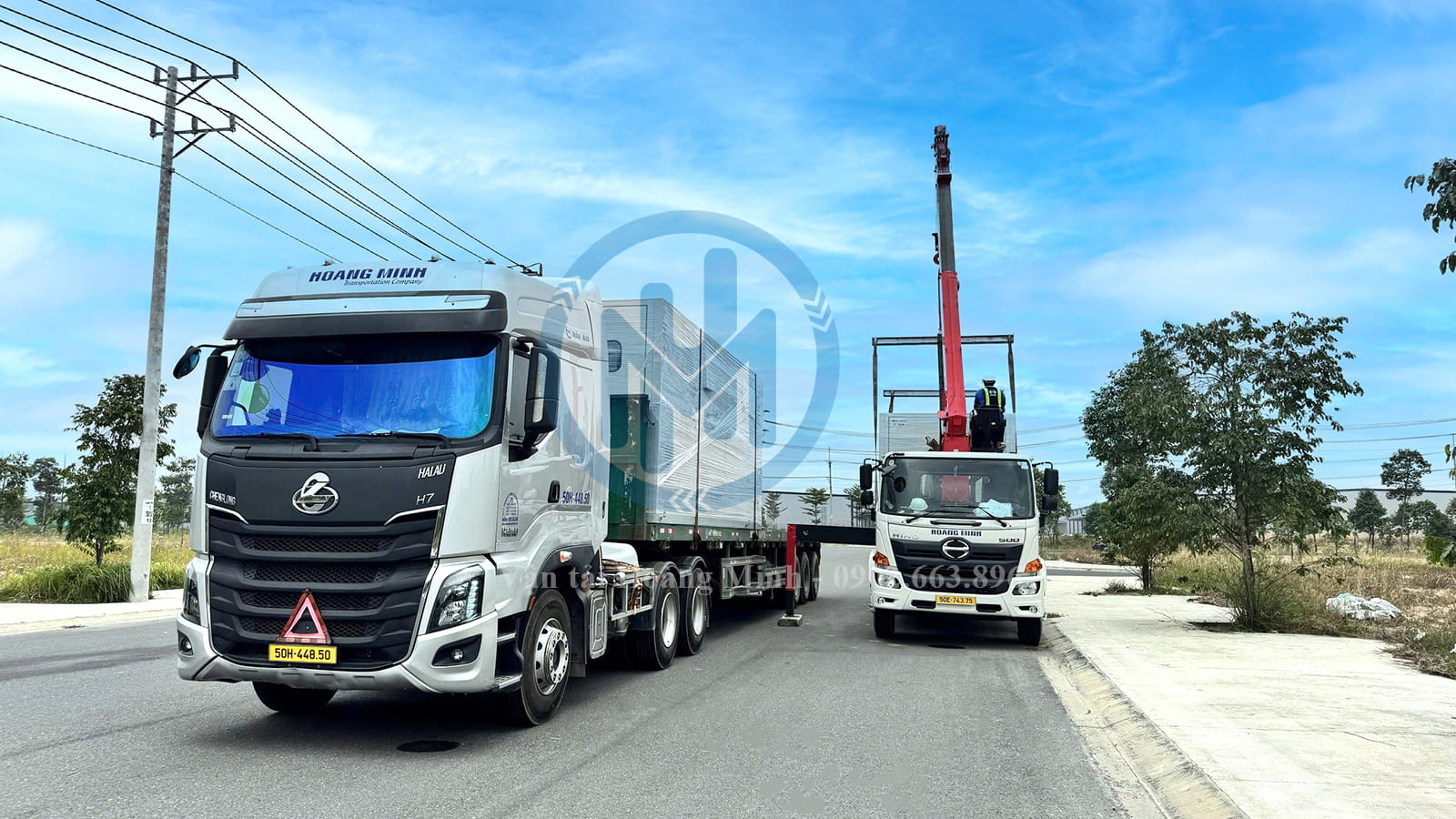 Xe cẩu nâng hạ tủ điện tại Vĩnh Hưng