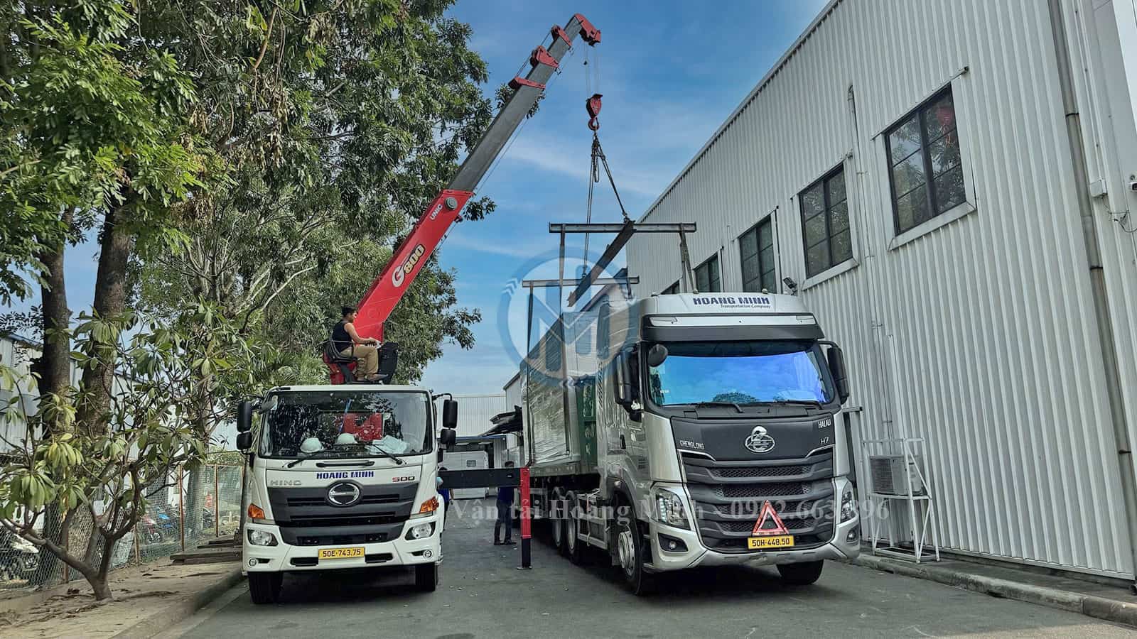Dịch vụ xe cẩu Tây Ninh hỗ trợ nâng hạ tủ điện