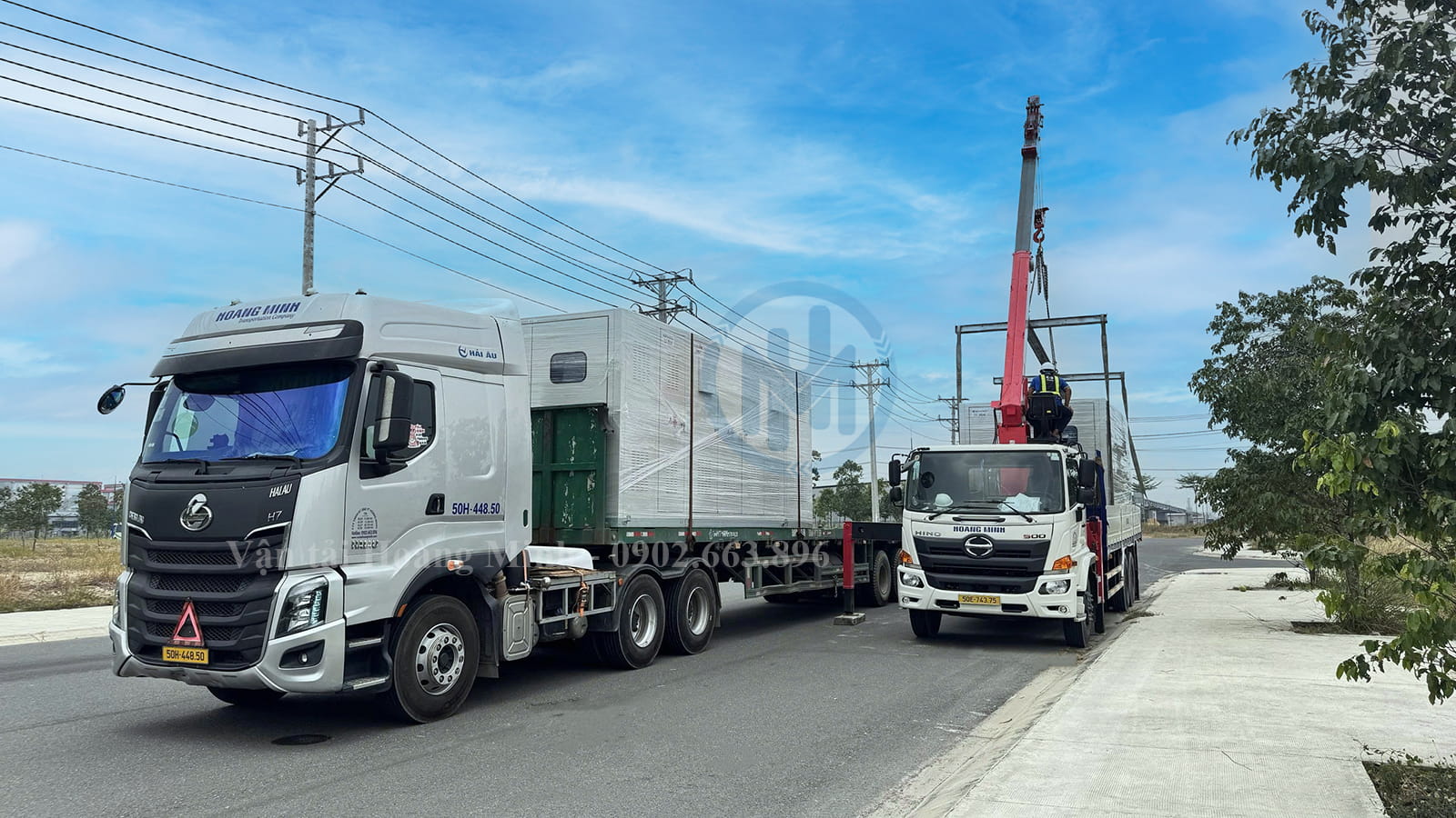 Xe cẩu tự hành 15 tấn thực hiện cẩu thùng điện tại Long Khánh