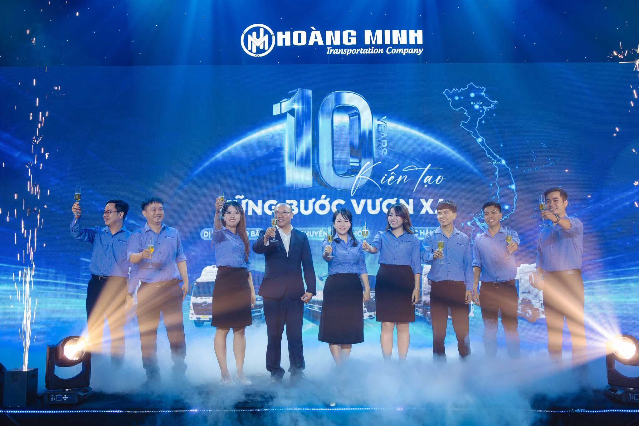 khong-khi-trang-trong-va-am-cung-tai-le-ky-niem-10-nam Không khí trang trọng và ấm cúng tại Lễ kỷ niệm 10 năm