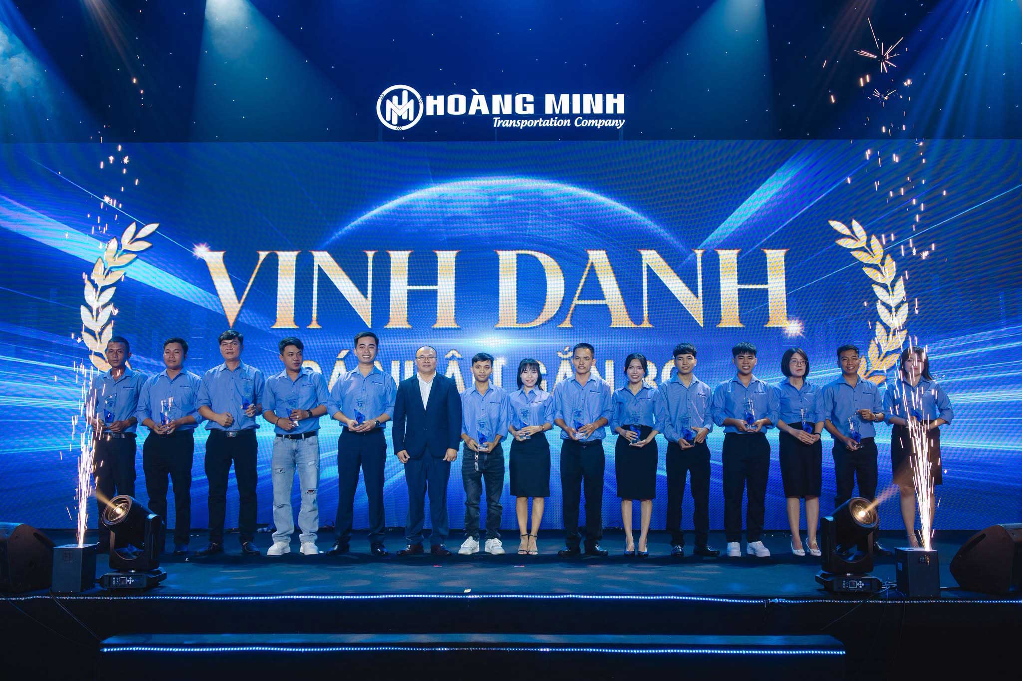 tap-the-van-tai-hoang-minh-trong-hoat-dong-vinh-danh Tập thể Vận tải Hoàng Minh trong hoạt động vinh danh