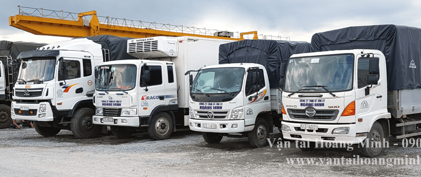 Xe tải chở hàng khu công nghiệp Thới Hiệp