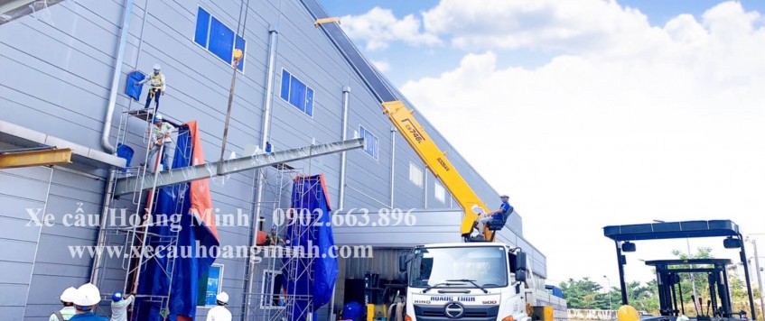 xe cẩu vận chuyển hàng hoá nội địa