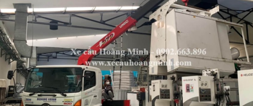 xe cẩu vận chuyển máy móc thiết bị